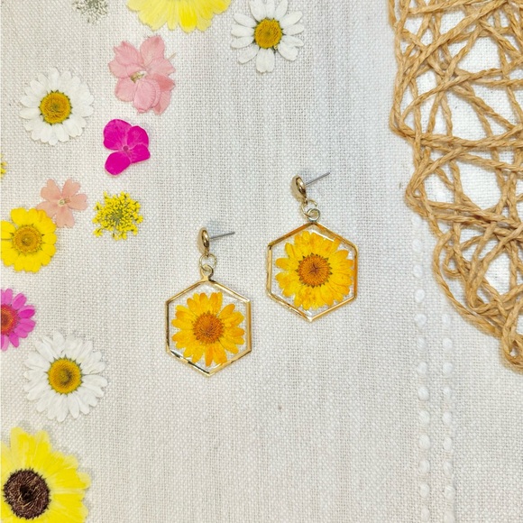 🩵LIVE TUES & SUN @ 6PM🩵 - Picture 3 of 5